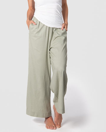 Discover Hotmilk UK's newest addition to their loungewear collection - the 'Lounge Pant in Sage.' Crafted from a sumptuous linen blend, this lounge pant offers both style and comfort. The soothing Sage color is perfect for relaxation. Featuring a soft, stretchy waistband, these pants are designed for ultimate comfort during your downtime