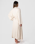 Take a closer look at the back view of the new Hotmilk Linen Blend Lounge Robe. Crafted with a versatile 3/4 length design that caters to all heights, featuring deep pockets, and exuding a luxurious everyday feel, this robe serves as a remarkable addition that enhances your motherhood journey, seamlessly spanning from pregnancy to postpartum